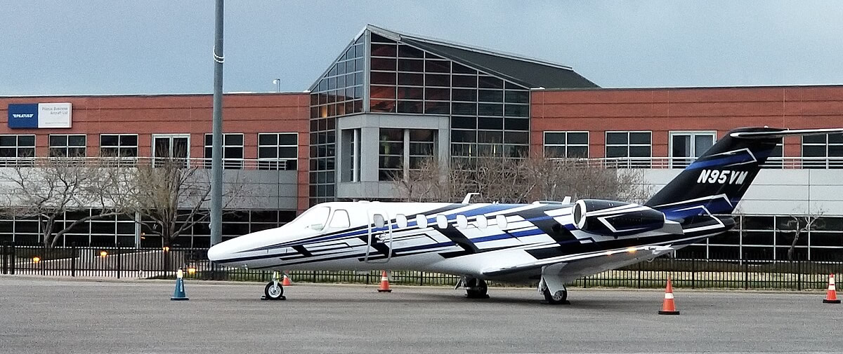 Rocky_Mountain_Metro_Airport-shuttle