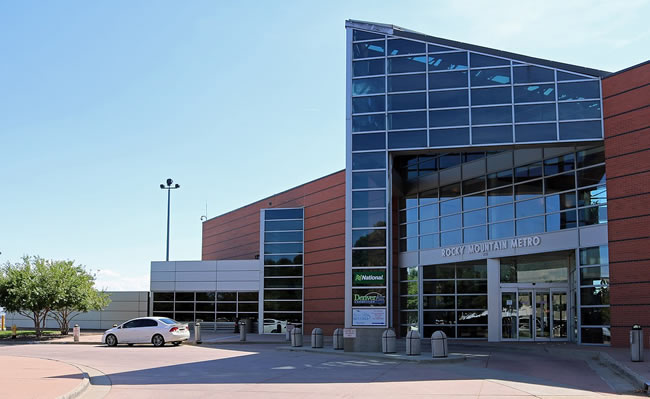 Rocky_Mountain_Metropolitan_Airport-taxi